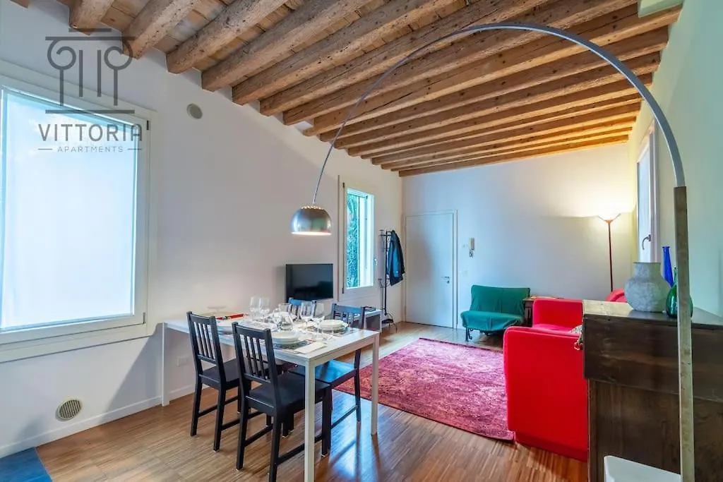 Vittoria Apartments: Soccorso Soccorsetto Vicenza 0*,  Italy